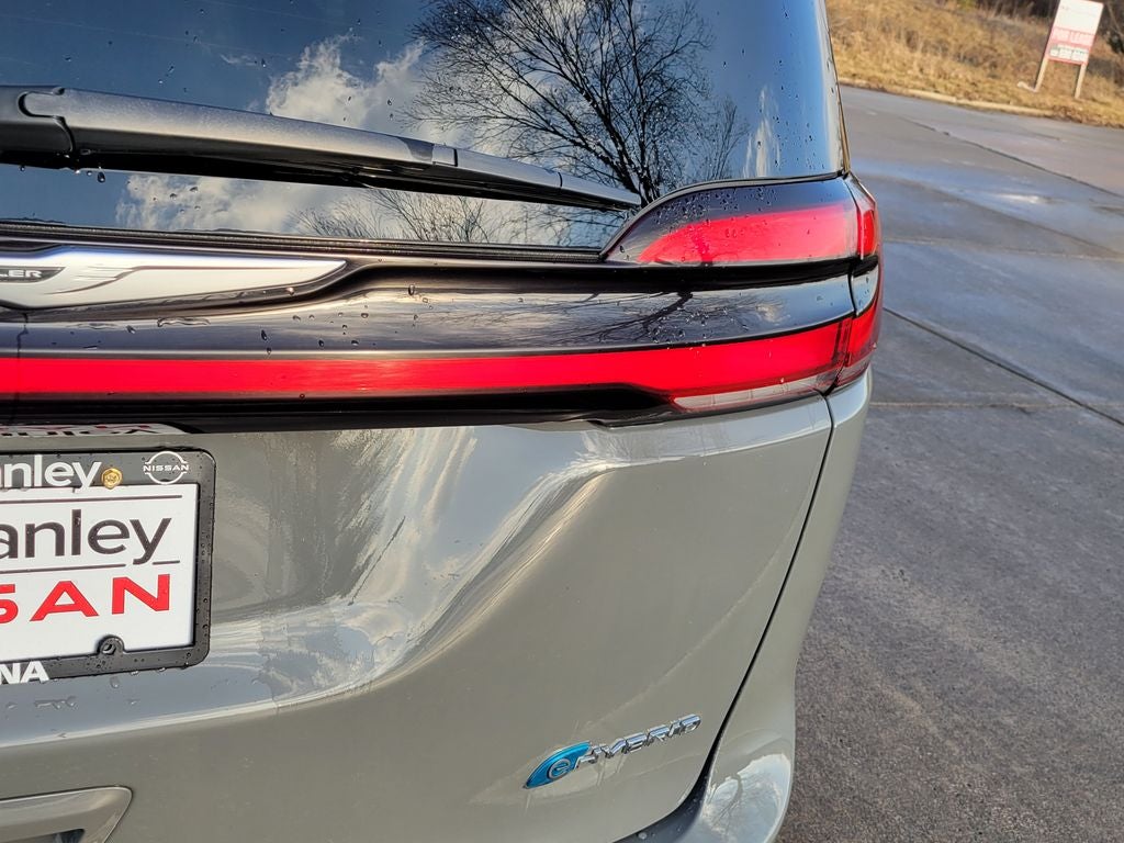 2023 Chrysler Pacifica Hybrid Touring L
