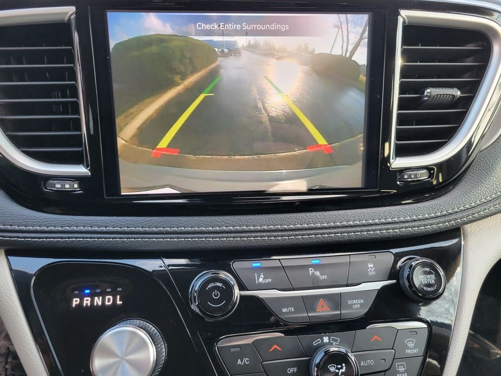 2023 Chrysler Pacifica Hybrid Touring L