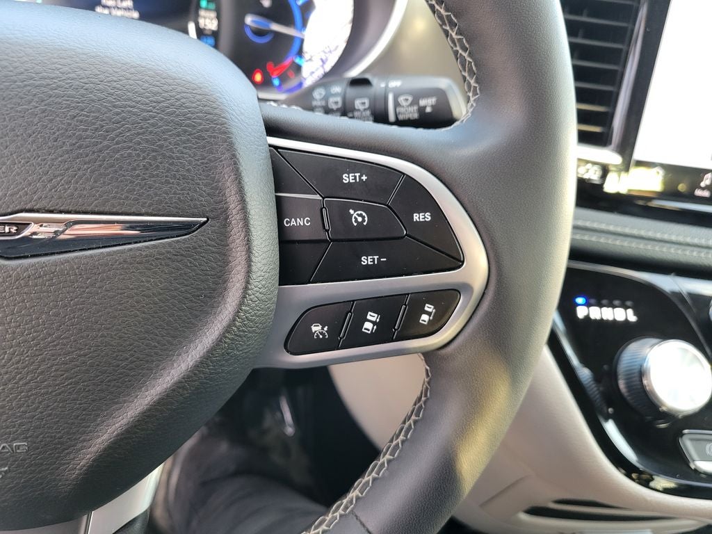 2023 Chrysler Pacifica Hybrid Touring L