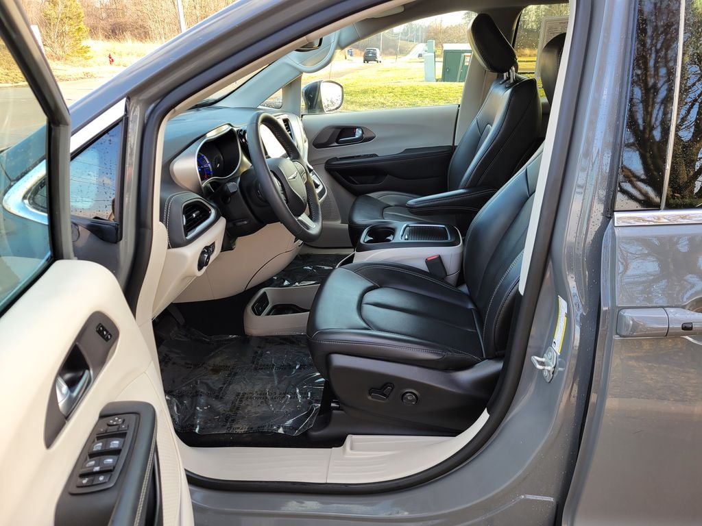 2023 Chrysler Pacifica Hybrid Touring L