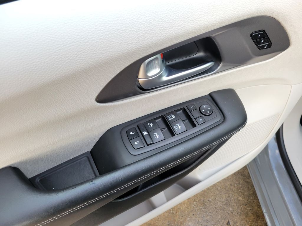 2023 Chrysler Pacifica Hybrid Touring L