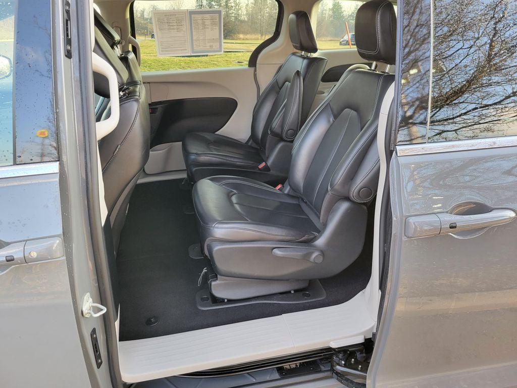 2023 Chrysler Pacifica Hybrid Touring L