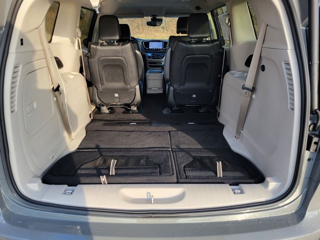 2023 Chrysler Pacifica Hybrid Touring L