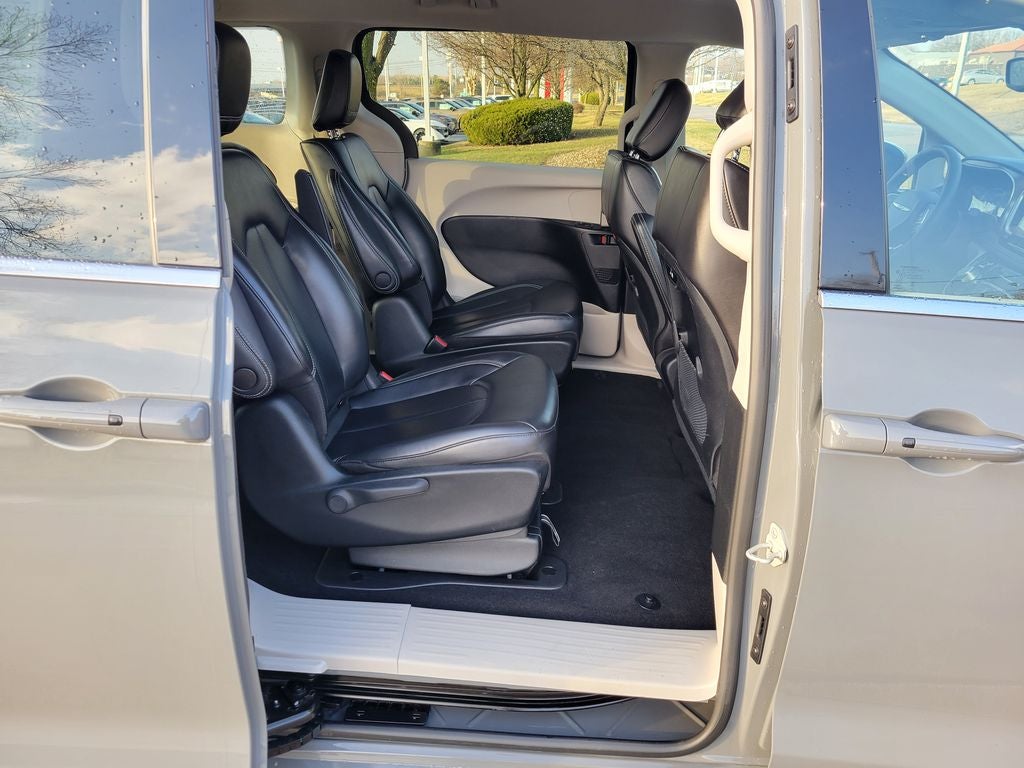 2023 Chrysler Pacifica Hybrid Touring L