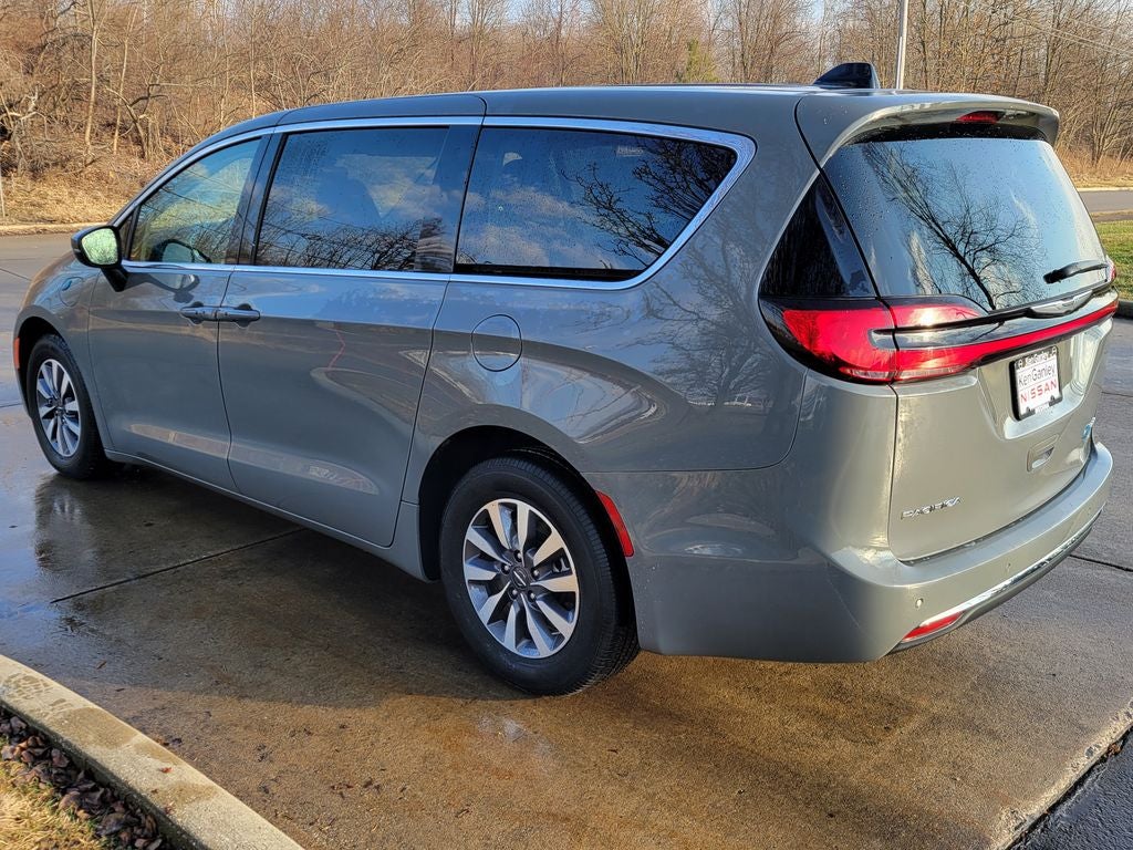 2023 Chrysler Pacifica Hybrid Touring L