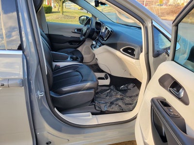 2023 Chrysler Pacifica Hybrid Touring L