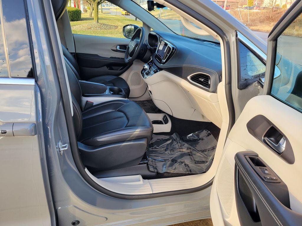 2023 Chrysler Pacifica Hybrid Touring L