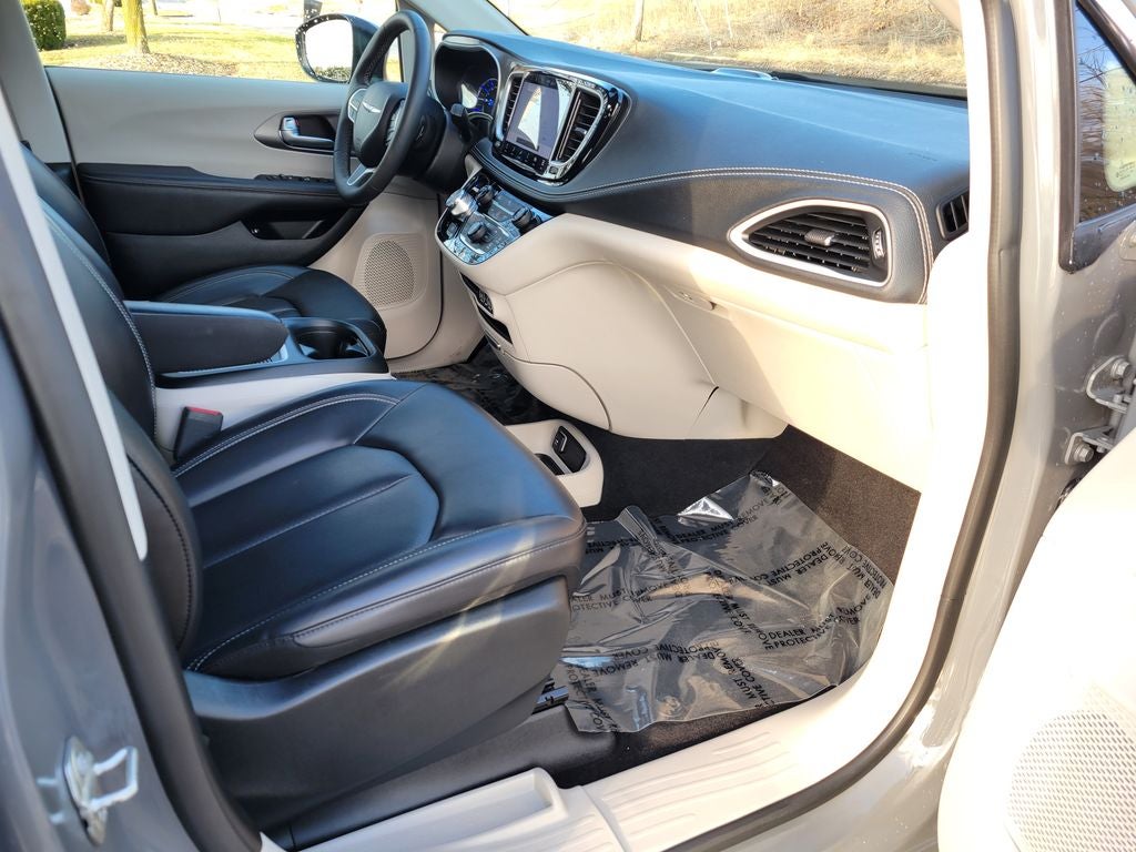2023 Chrysler Pacifica Hybrid Touring L