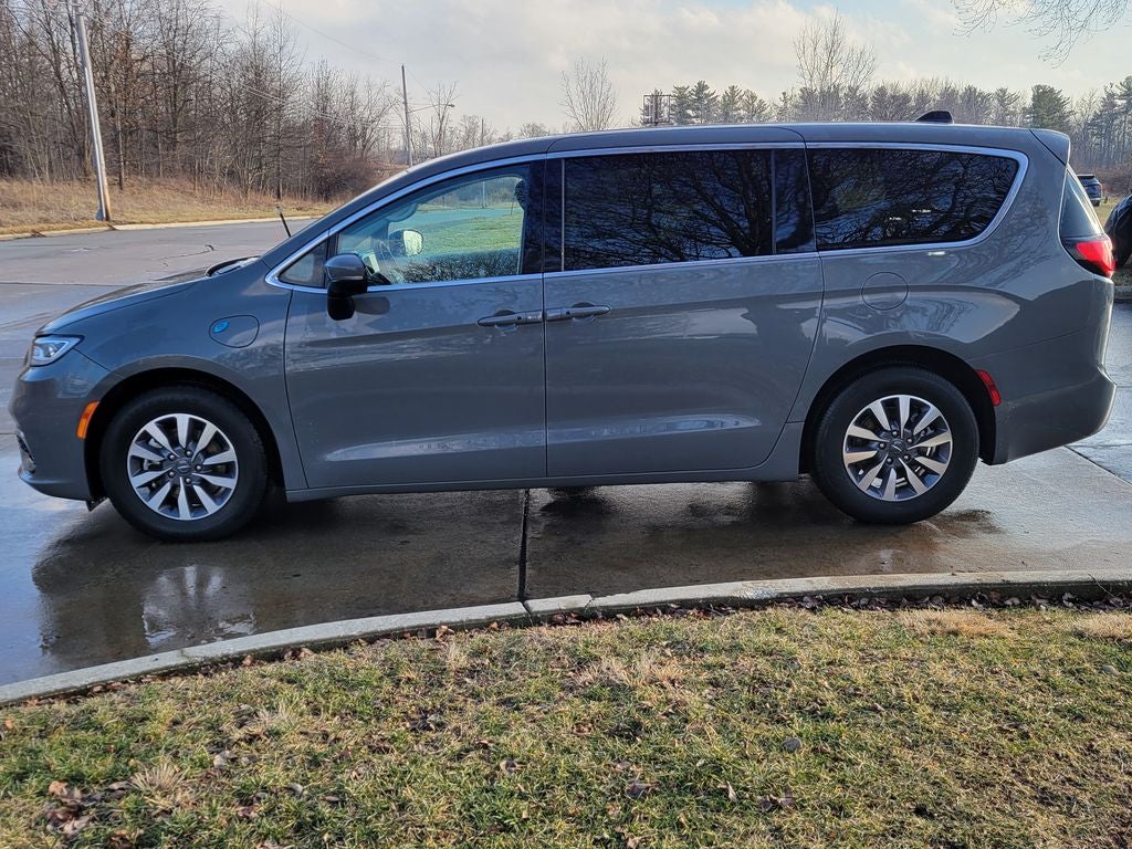 2023 Chrysler Pacifica Hybrid Touring L