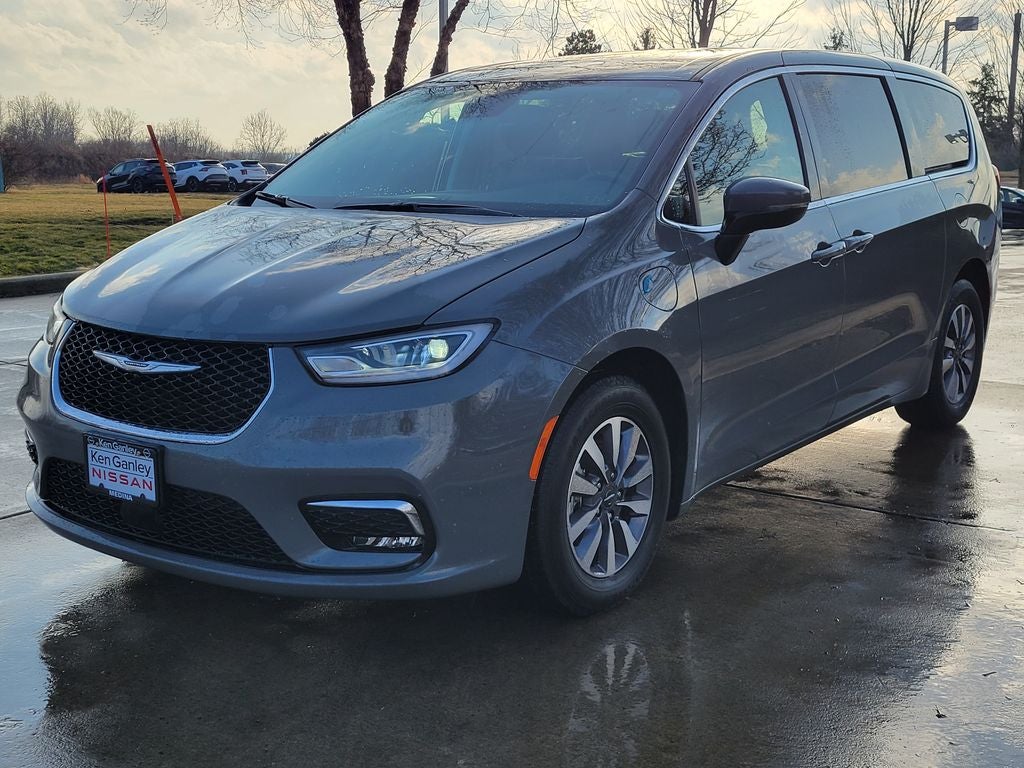 2023 Chrysler Pacifica Hybrid Touring L