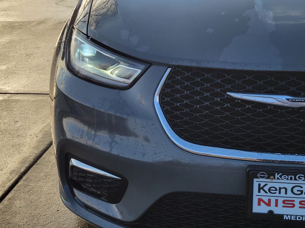 2023 Chrysler Pacifica Hybrid Touring L