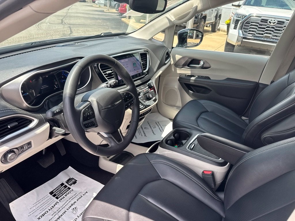2024 Chrysler Pacifica Hybrid Select