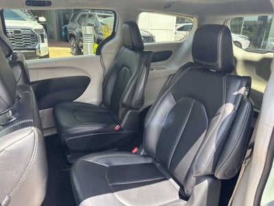 2024 Chrysler Pacifica Hybrid Select