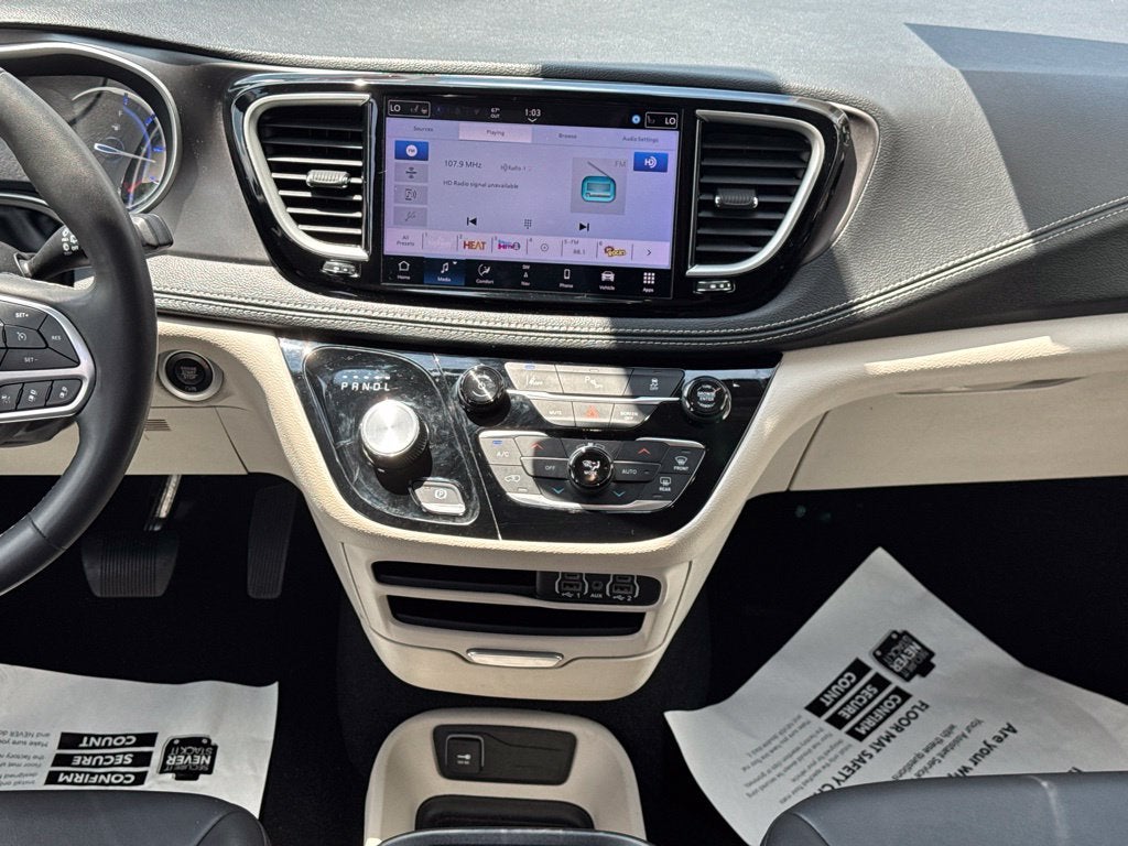 2024 Chrysler Pacifica Hybrid Select