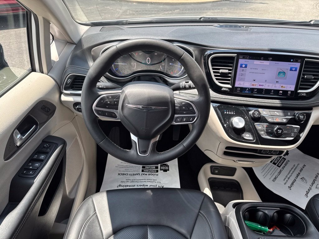 2024 Chrysler Pacifica Hybrid Select