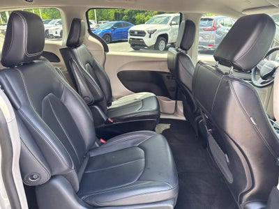 2024 Chrysler Pacifica Hybrid Select