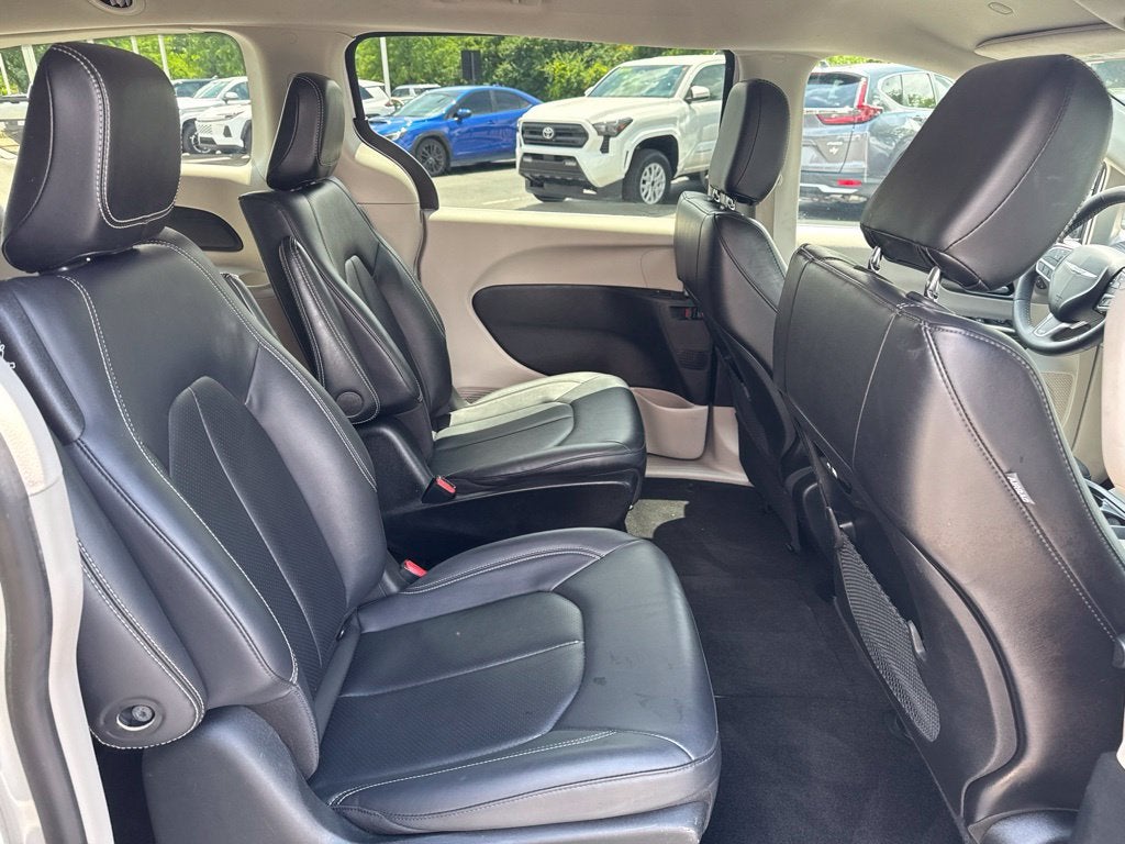 2024 Chrysler Pacifica Hybrid Select