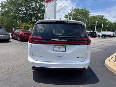2024 Chrysler Pacifica Hybrid Select
