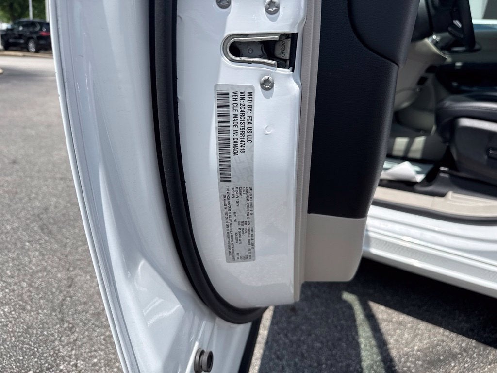 2024 Chrysler Pacifica Hybrid Select
