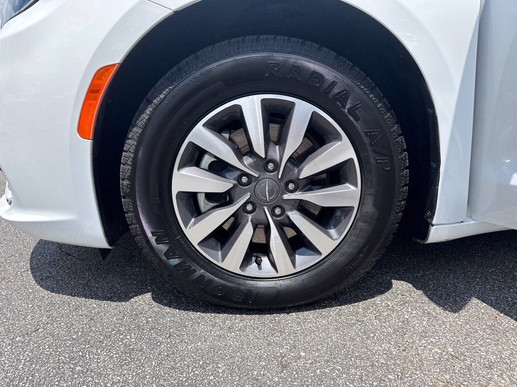 2024 Chrysler Pacifica Hybrid Select