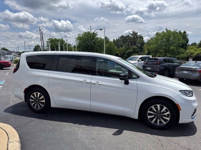 2024 Chrysler Pacifica Hybrid Select