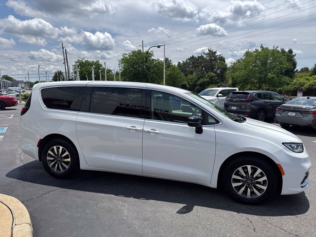2024 Chrysler Pacifica Hybrid Select