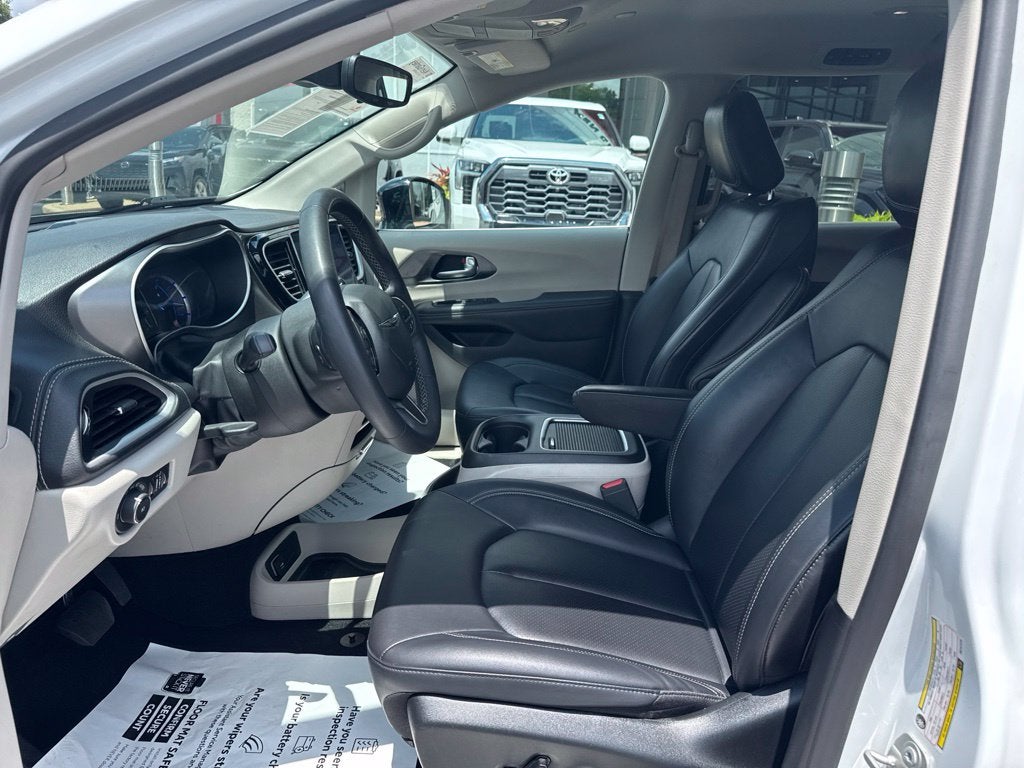 2024 Chrysler Pacifica Hybrid Select