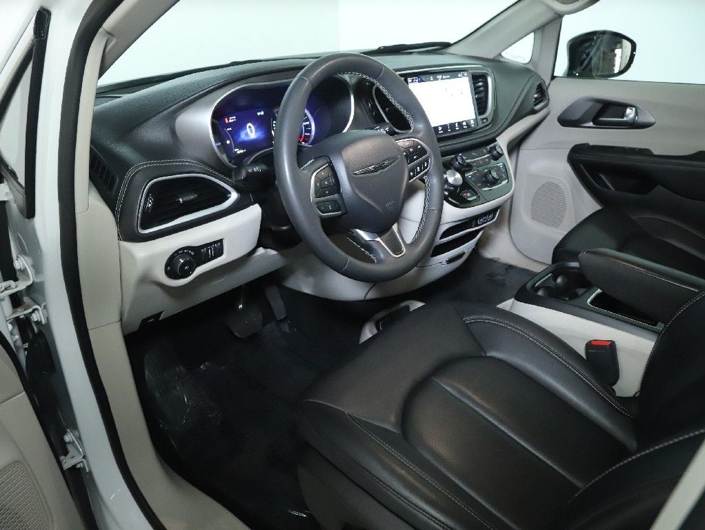 2024 Chrysler Pacifica Hybrid Select