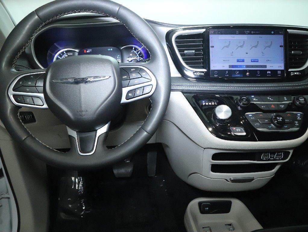 2024 Chrysler Pacifica Hybrid Select