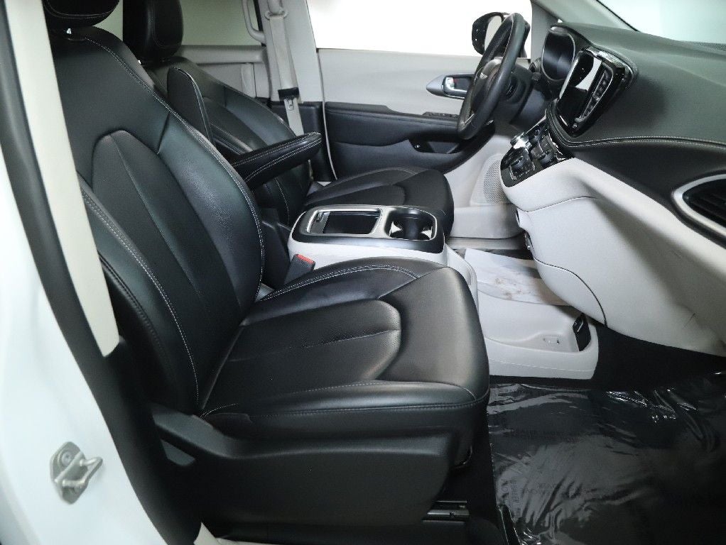 2024 Chrysler Pacifica Hybrid Select