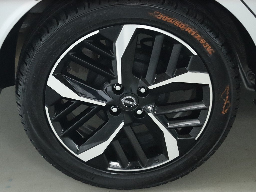 2024 Nissan Versa 1.6 SR