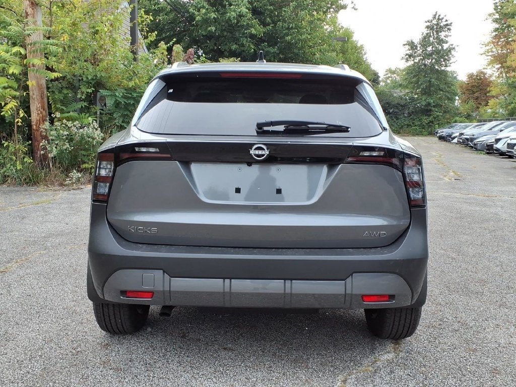 2027 Nissan Kicks SV