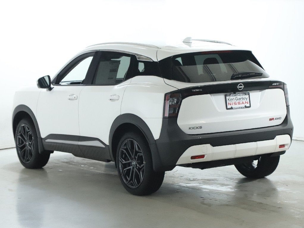 2025 Nissan Kicks SR