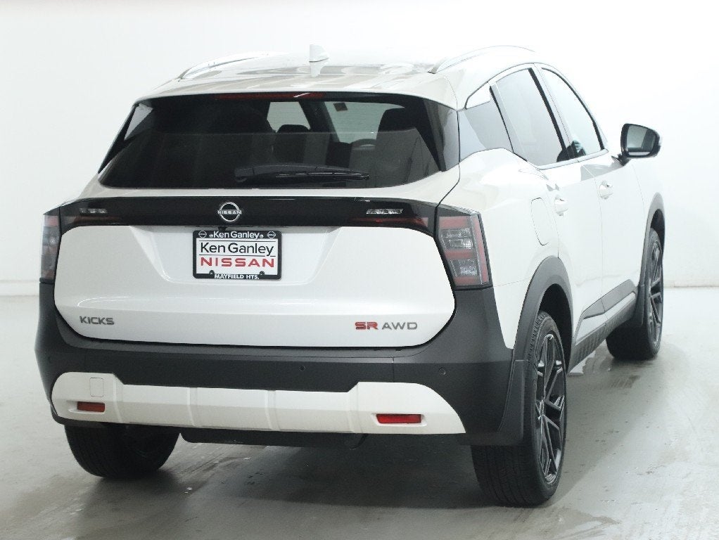 2025 Nissan Kicks SR