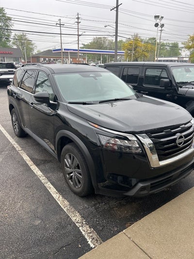 2025 Nissan Pathfinder SV