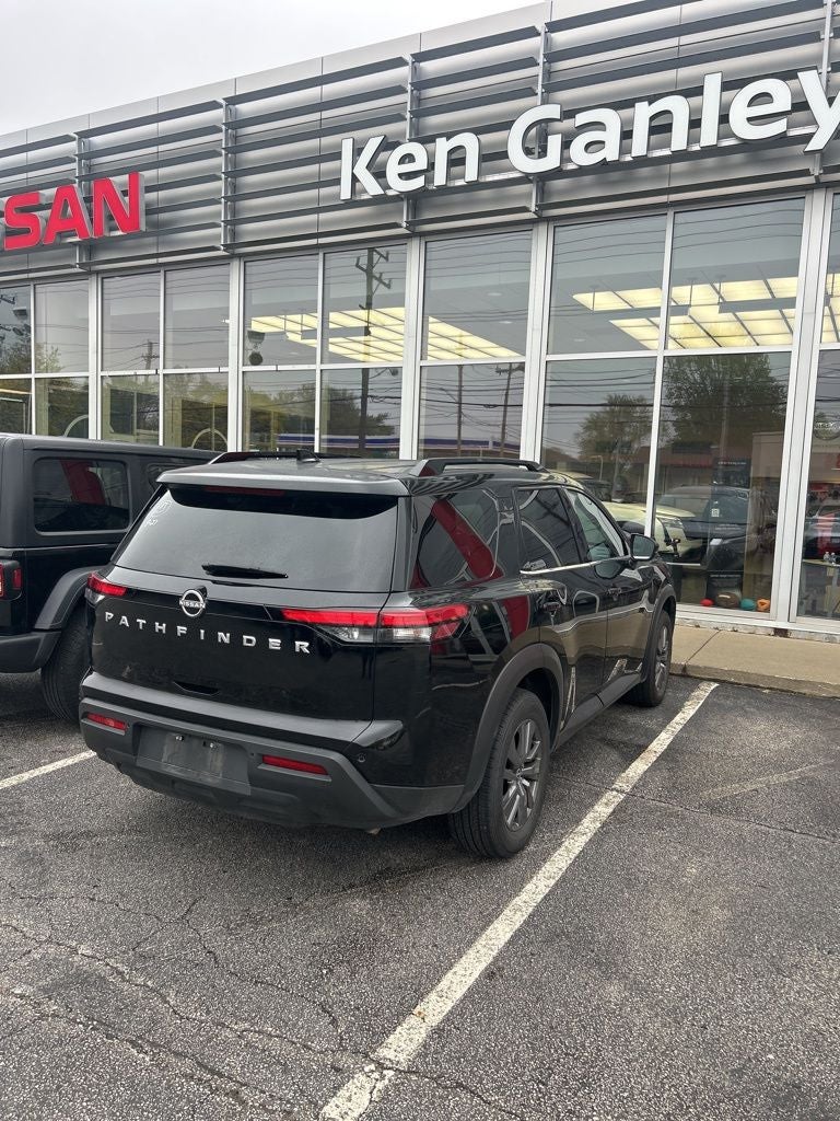 2025 Nissan Pathfinder SV