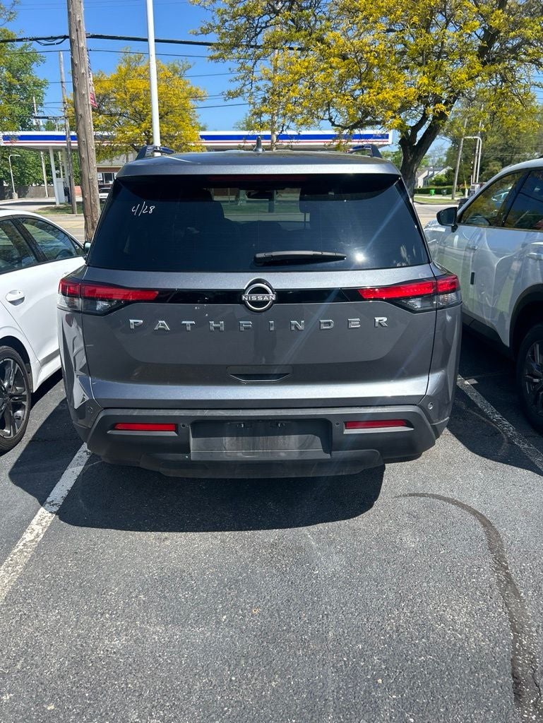 2025 Nissan Pathfinder SV