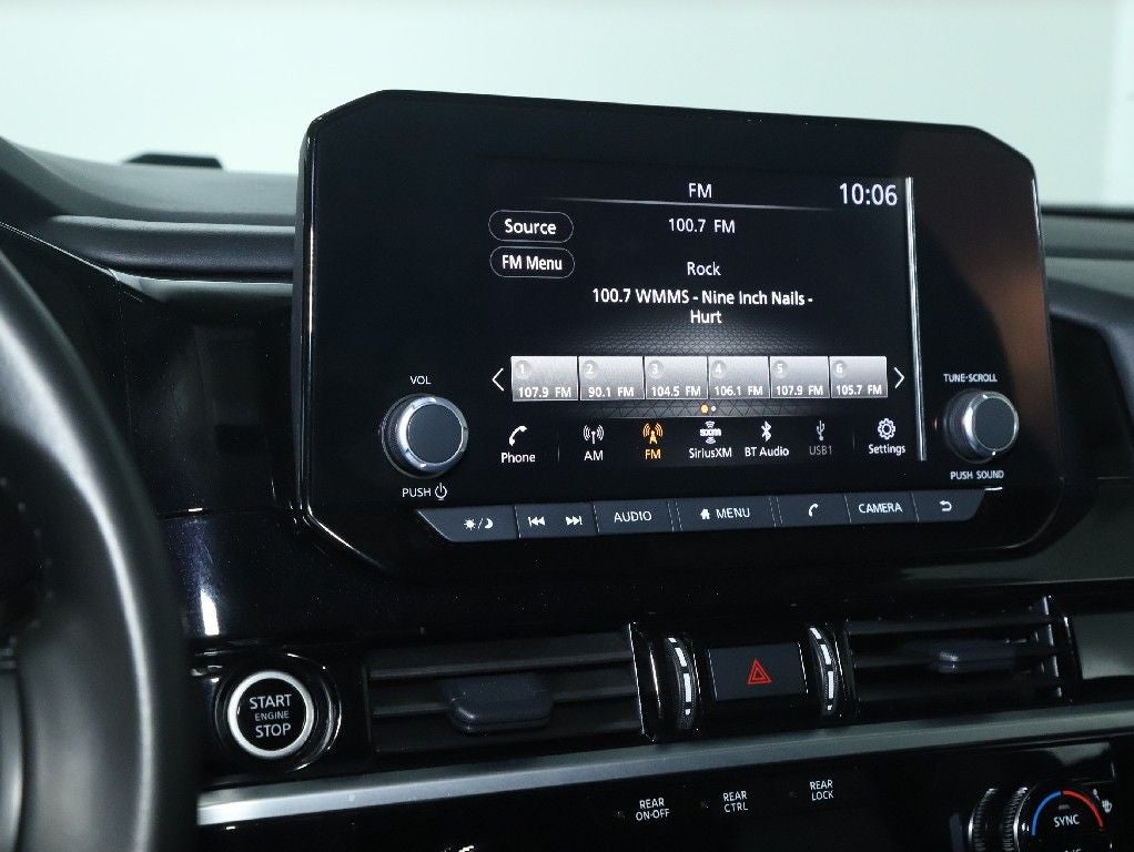 2024 Nissan Pathfinder SV