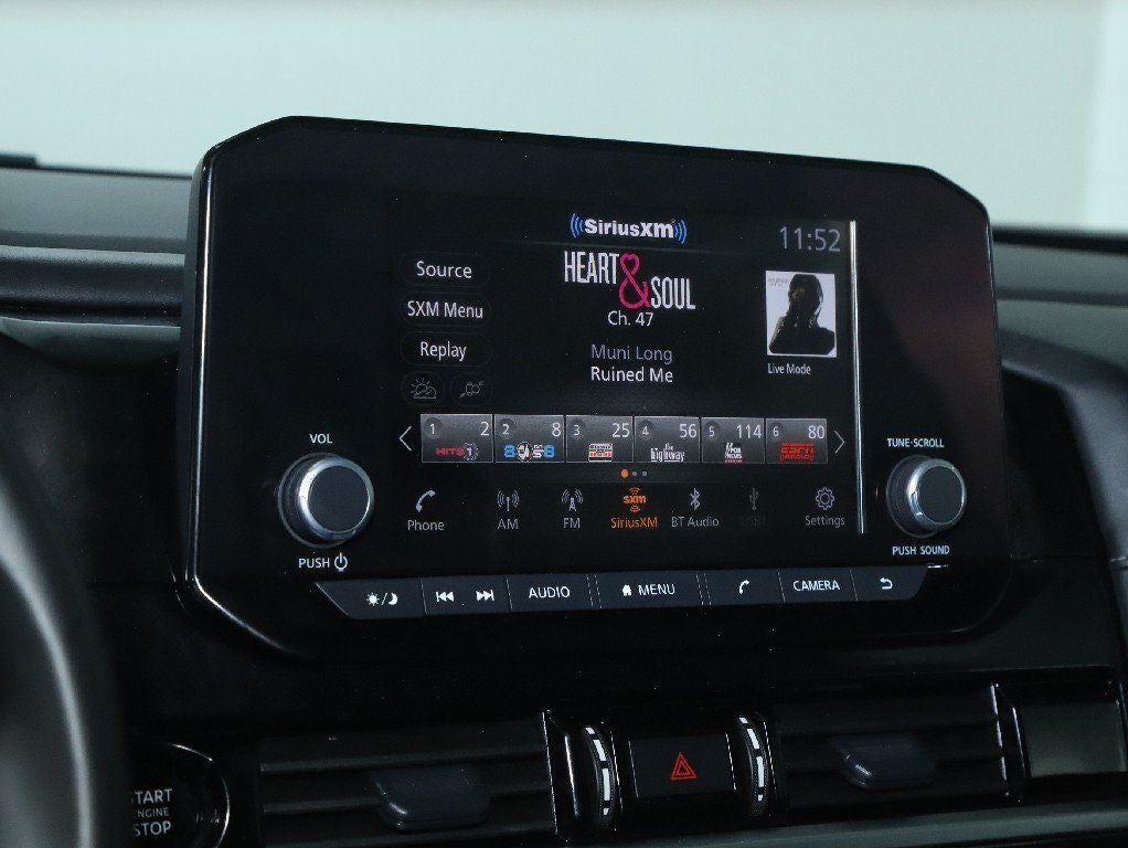 2025 Nissan Pathfinder SV