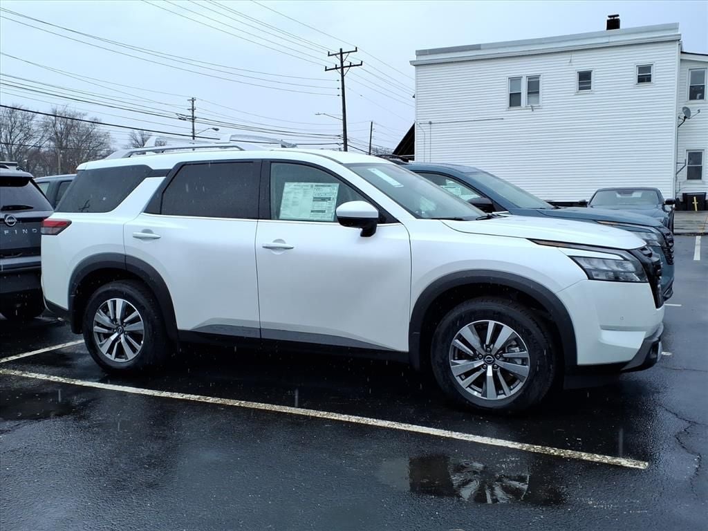 2025 Nissan Pathfinder SL