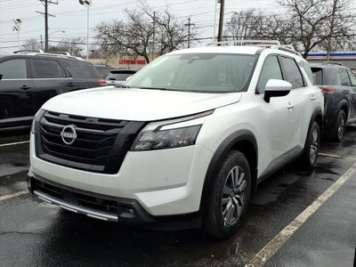 2025 Nissan Pathfinder SL