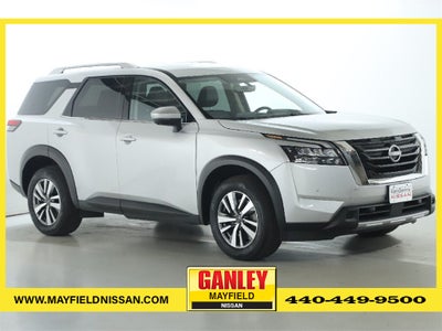 2025 Nissan Pathfinder SL