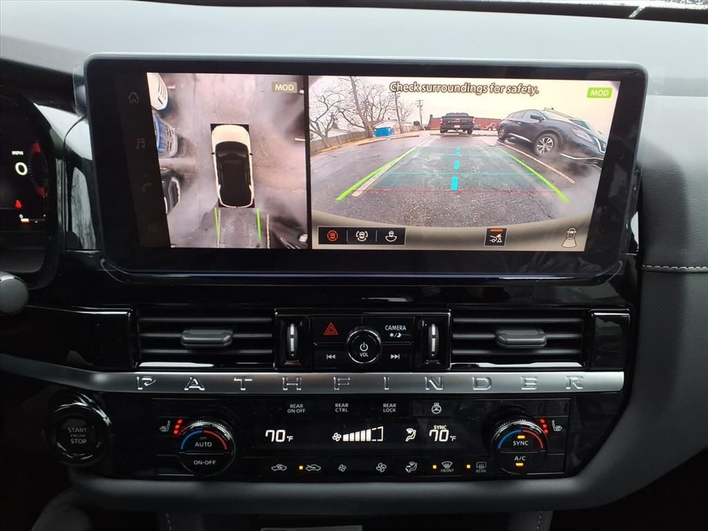 2026 Nissan Pathfinder SL