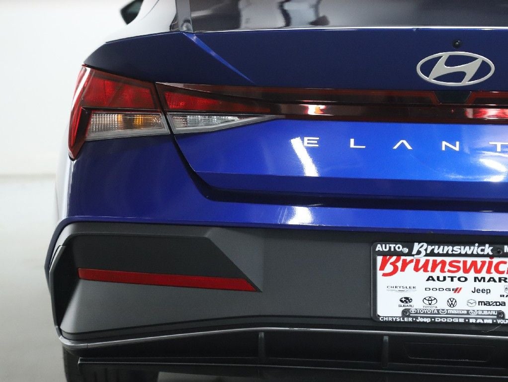 2024 Hyundai Elantra SE