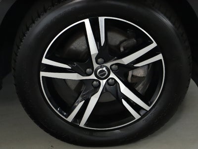 2024 Volvo XC40 B5 Core