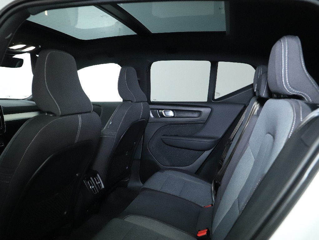 2024 Volvo XC40 B5 Core