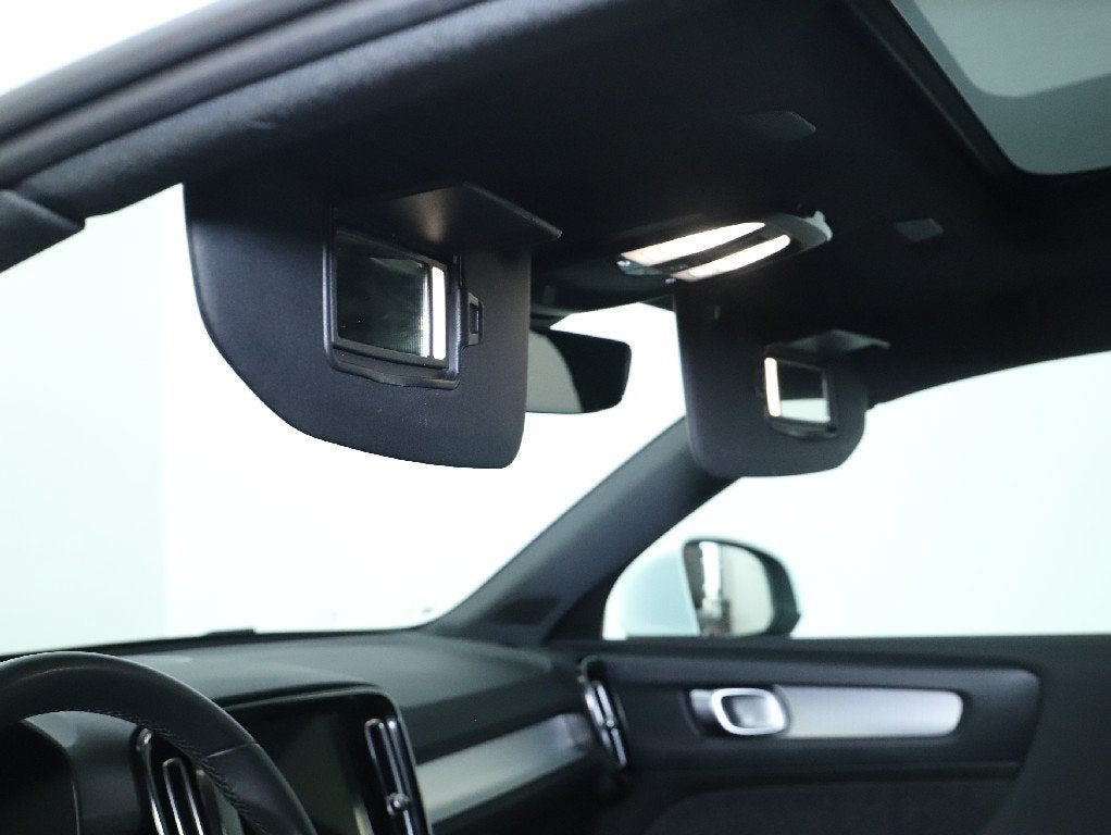 2024 Volvo XC40 B5 Core