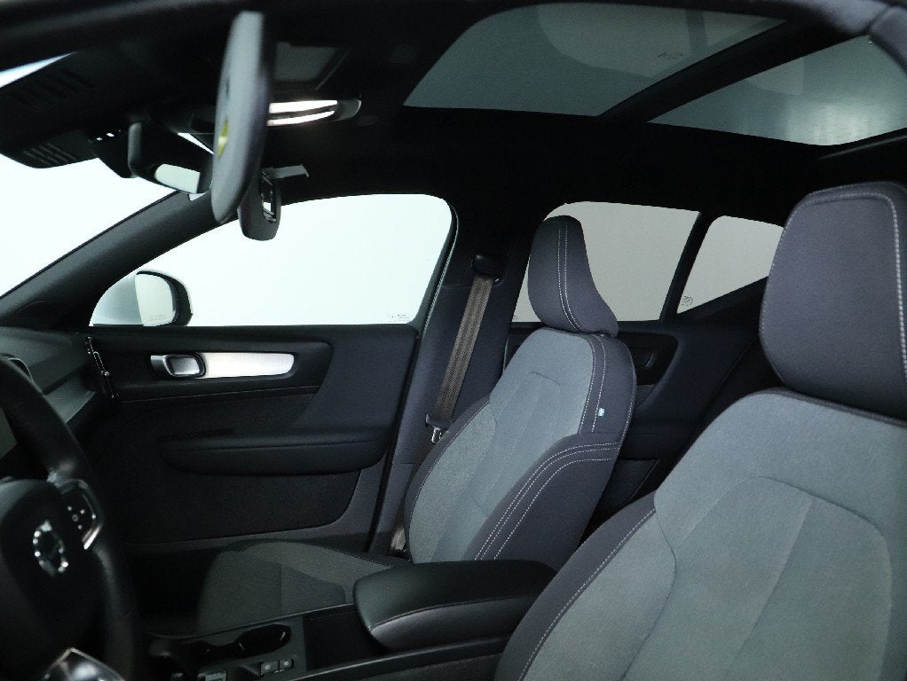 2024 Volvo XC40 B5 Core