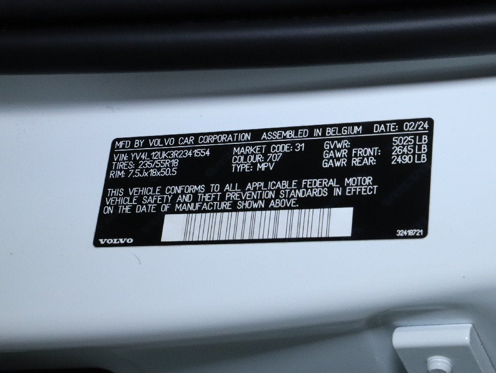 2024 Volvo XC40 B5 Core