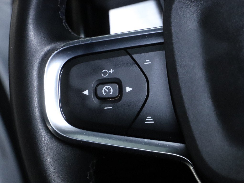 2024 Volvo XC40 B5 Core